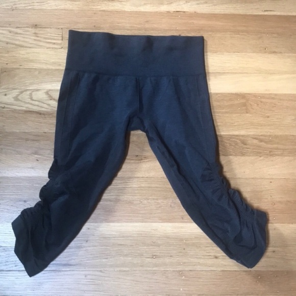 Lululemon high waisted compression crop leggings - Picture 1 of 7
